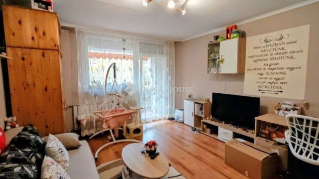 Eladó panellakás, Kecskeméten 49.9 M Ft, 3 szobás