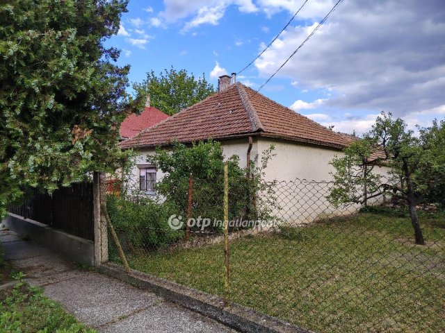 Eladó családi ház, Szolnokon 26.99 M Ft, 2 szobás