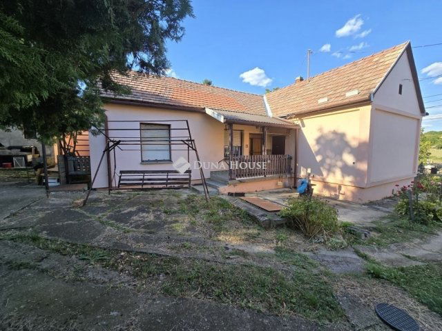 Eladó családi ház, Pécsett 26.9 M Ft, 3 szobás