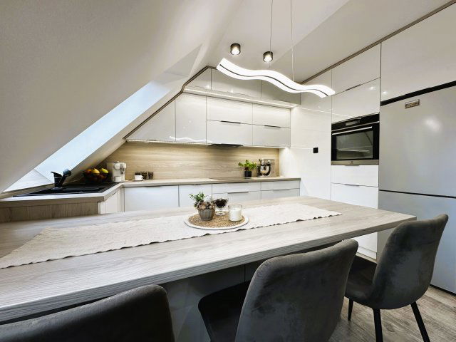 Eladó téglalakás, Pécsett 99.8 M Ft, 3 szobás