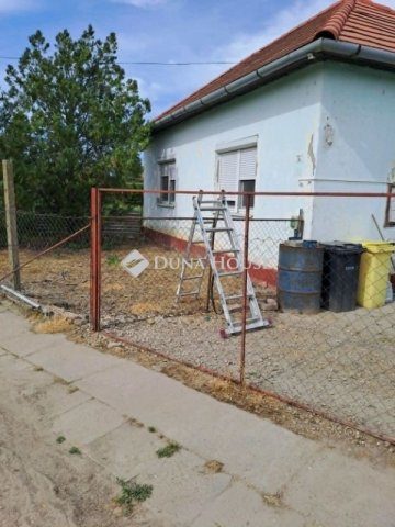 Eladó családi ház, Szegváron 22 M Ft, 2 szobás