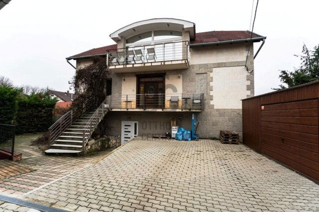 Eladó családi ház, Csömörön 289 M Ft, 7 szobás