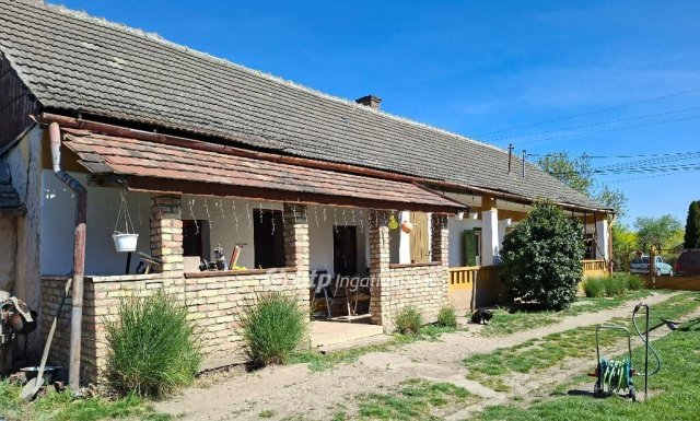 Eladó családi ház, Baracson 34.7 M Ft, 3 szobás