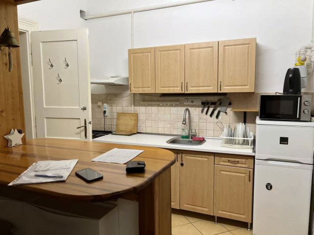 Kiadó téglalakás, albérlet, VII. kerületben, Almássy utcában