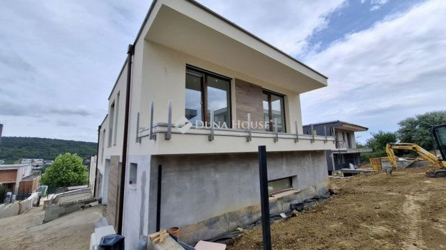 Eladó ikerház, Budapesten, III. kerületben 196 M Ft, 3+1 szobás