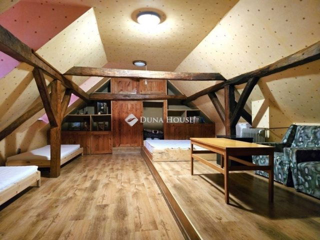 Eladó családi ház, Orfűn 129.9 M Ft, 8 szobás