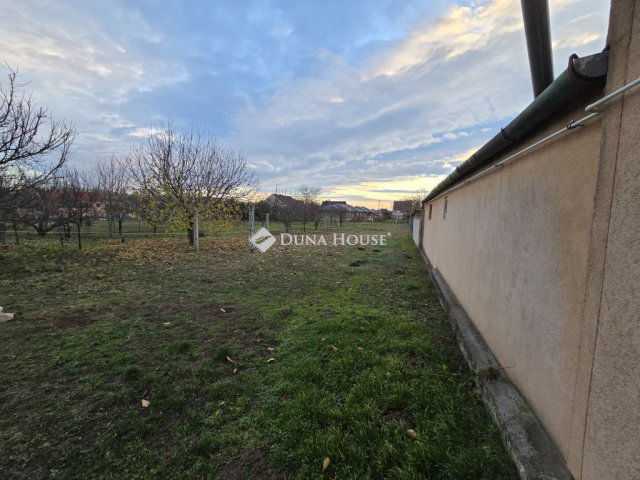 Eladó családi ház, Székesfehérvárott 55.8 M Ft, 2 szobás