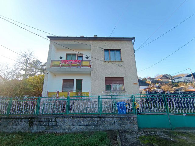 Eladó téglalakás, Pécsett, Hársfa úton 27.9 M Ft, 2 szobás