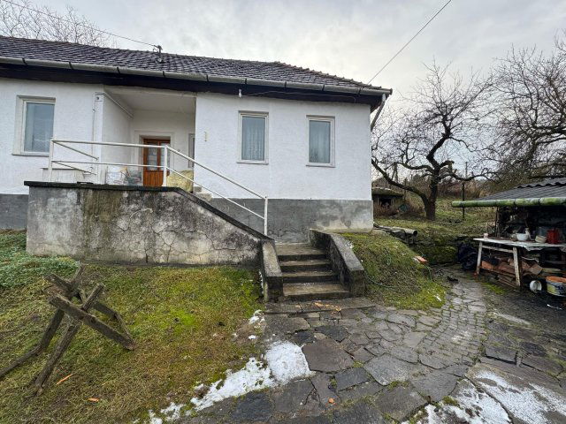 Eladó ikerház, Somoskőújfalun 9 M Ft, 2 szobás