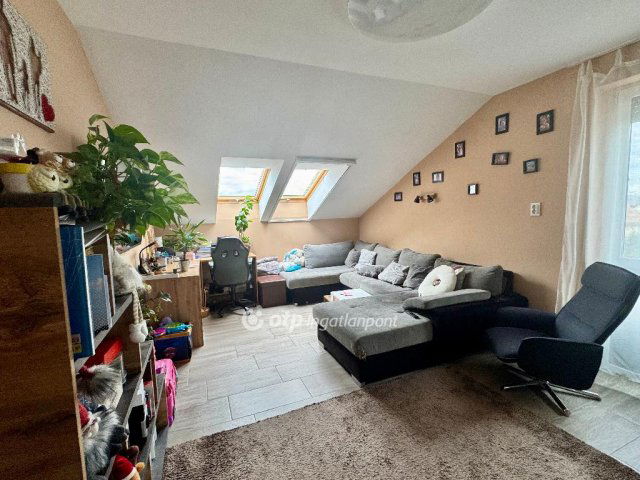 Eladó téglalakás, Szabadbattyánban 85 M Ft, 5 szobás