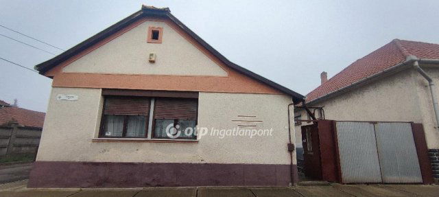 Eladó családi ház, Jászberényben 29.9 M Ft, 2 szobás