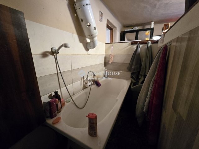 Eladó családi ház, Zókon 8.9 M Ft, 2 szobás