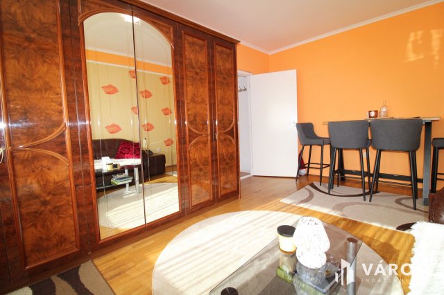 Eladó panellakás, Gyulán 23.99 M Ft, 2 szobás