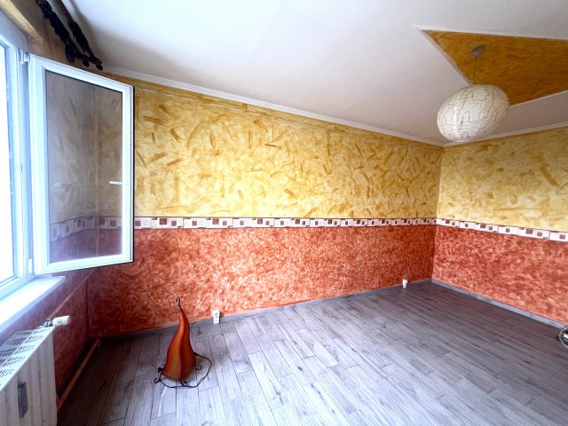 Eladó panellakás, Szegeden 48.5 M Ft, 1+1 szobás