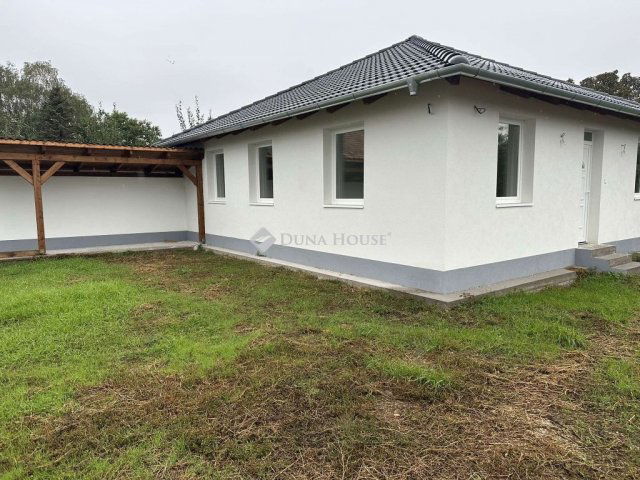 Eladó ikerház, Kakucson 89.9 M Ft, 4 szobás