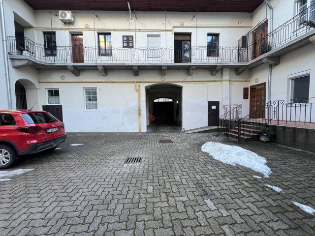 Eladó téglalakás, Székesfehérvárott 129.9 M Ft, 3 szobás