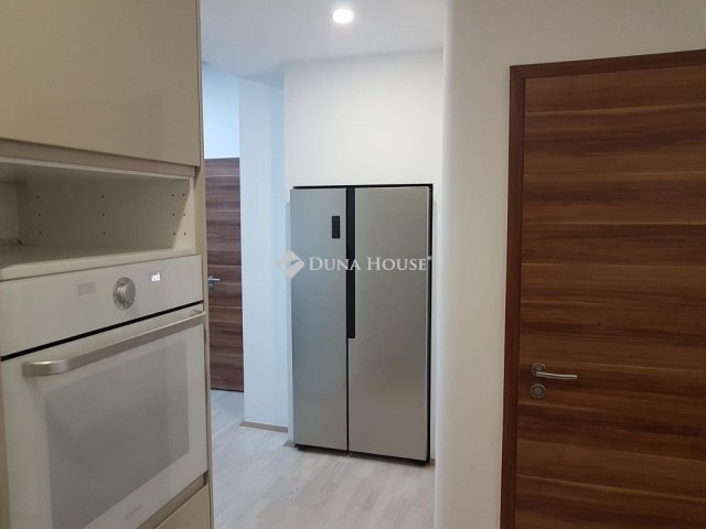 Eladó téglalakás, Budapesten, VIII. kerületben 85 M Ft, 3 szobás