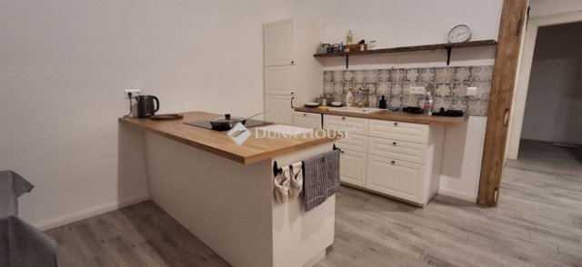 Kiadó téglalakás, albérlet, Budapesten, VI. kerületben