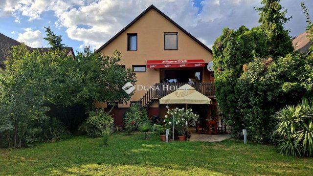 Eladó családi ház, Velencén 195 M Ft, 5+1 szobás