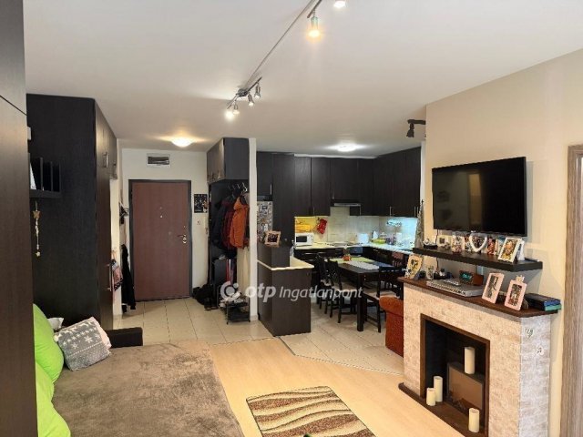 Eladó téglalakás, Székesfehérvárott 72.9 M Ft, 2+1 szobás