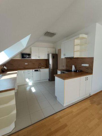 Kiadó téglalakás, albérlet, Tatán 400 E Ft / hó, 4 szobás