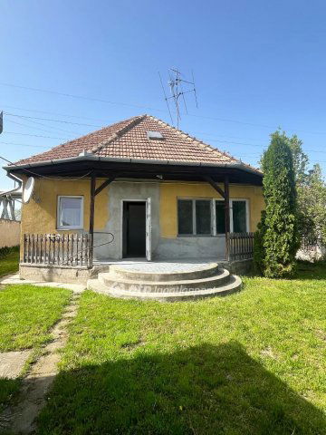 Eladó családi ház, Pécsett 42.8 M Ft, 4 szobás