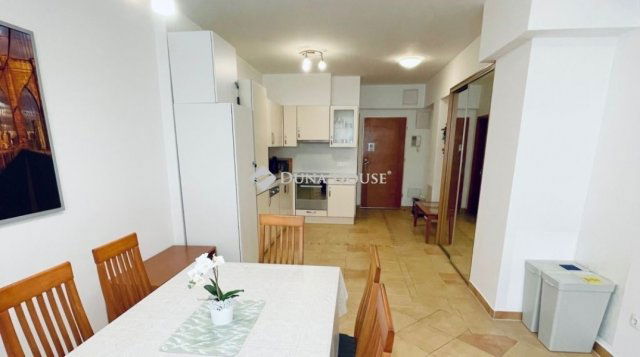 Eladó téglalakás, Budapesten, VI. kerületben 175 M Ft, 2 szobás