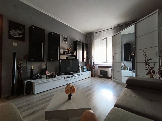 Eladó téglalakás, Várpalotán 29 M Ft, 1 szobás