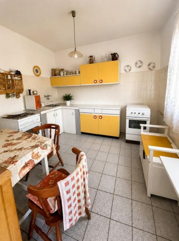 Eladó családi ház, Komáromban 69 M Ft, 5 szobás