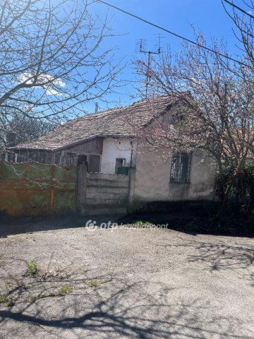 Eladó családi ház, Siklóson 9.8 M Ft, 2 szobás