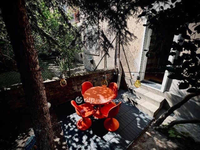 Eladó téglalakás, Budapesten, II. kerületben 64 M Ft, 1 szobás