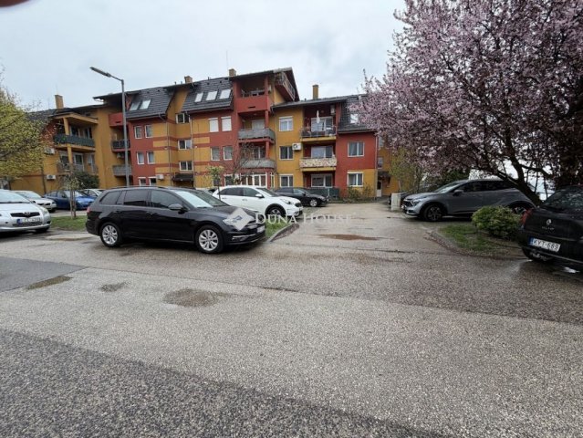 Eladó téglalakás, Szigetszentmiklóson 70.9 M Ft, 1+3 szobás