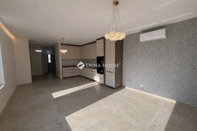 Eladó téglalakás, Kecskeméten 130 M Ft, 3 szobás