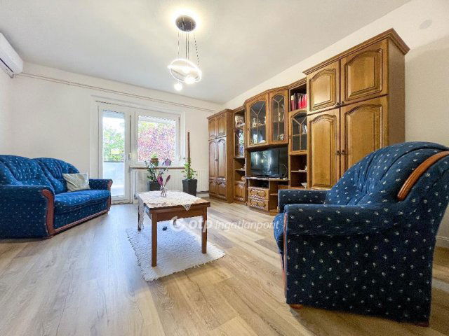 Eladó téglalakás, Győrött 75 M Ft, 2 szobás