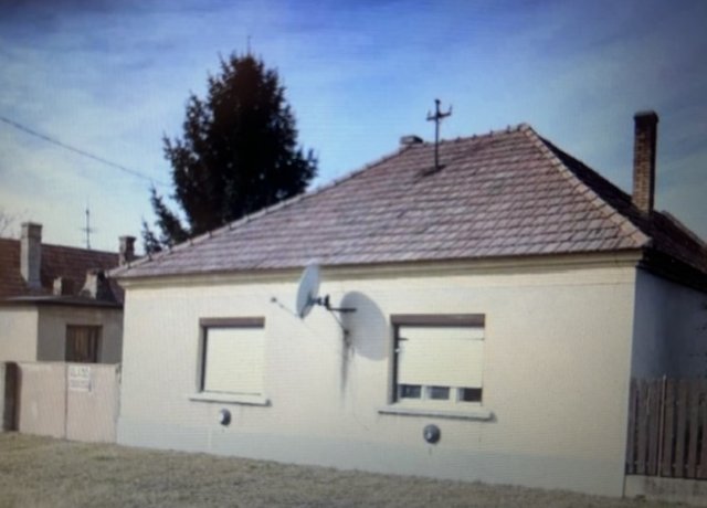 Eladó családi ház, Csikvándon 24.99 M Ft, 2 szobás
