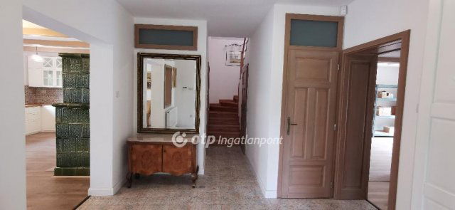 Eladó családi ház, Pannonhalmán 159 M Ft, 5 szobás