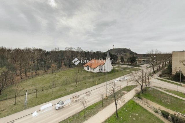 Eladó panellakás, Kecskeméten 47.5 M Ft, 3 szobás