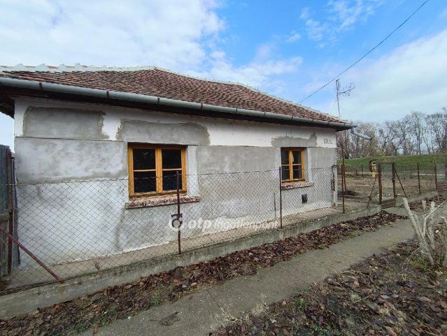 Eladó családi ház, Mezőtúron 12.9 M Ft, 2 szobás