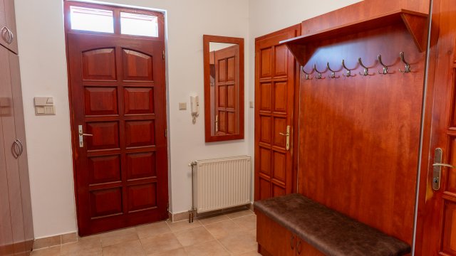 Eladó családi ház, Csobánkán 140 M Ft, 5 szobás