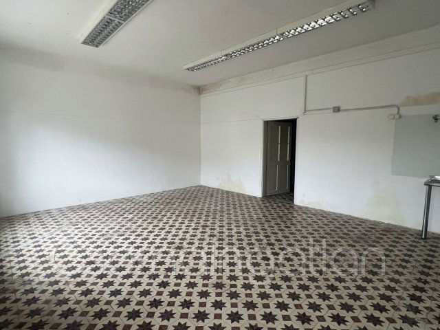 Kiadó üzlethelyiség, Kónyon 60 E Ft / hó, 1 szobás