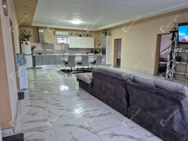 Eladó családi ház, Farmoson 89.9 M Ft, 4 szobás