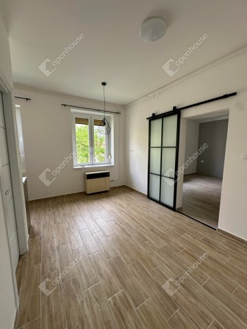 Eladó téglalakás, Pápán 26.85 M Ft, 1 szobás