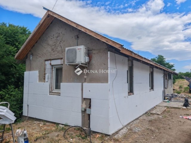 Eladó családi ház, Pilisen 24.199 M Ft, 3 szobás