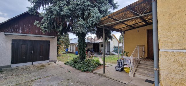 Eladó ikerház, Esztergomban 61.9 M Ft, 3 szobás