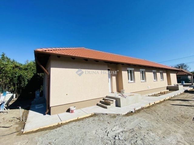 Eladó ikerház, Monoron 82 M Ft, 4 szobás / költözzbe.hu