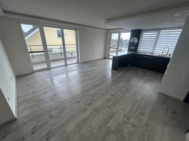 Eladó penthouse lakás, Debrecenben 109 M Ft, 4 szobás
