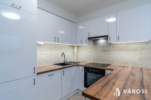 Eladó panellakás, Szegeden 56.9 M Ft, 3 szobás