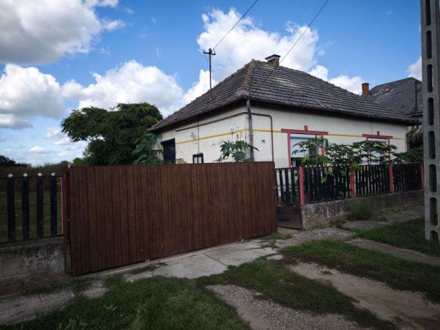 Eladó családi ház, Nagyvarsányon 8 M Ft, 3 szobás