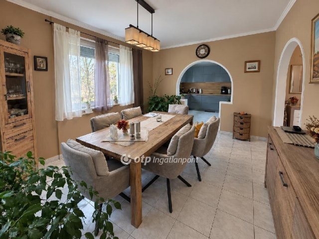 Eladó családi ház, Dunaszegen 115.9 M Ft, 5 szobás