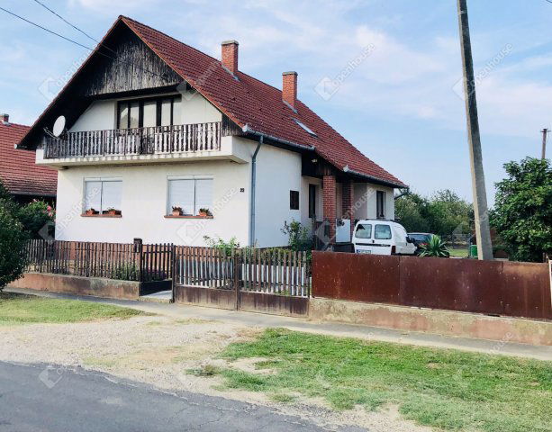 Eladó családi ház, Gelsén 37.9 M Ft, 6 szobás